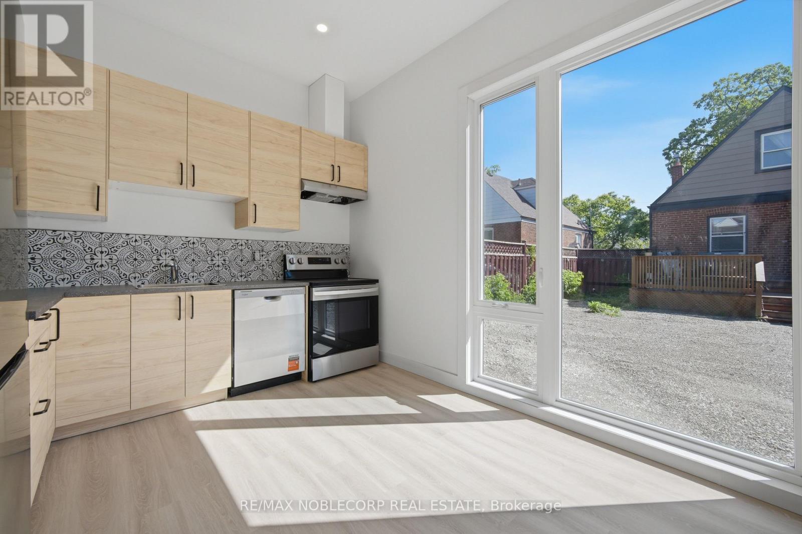 REAR GARDEN SUITE - 6 EVANDALE ROAD