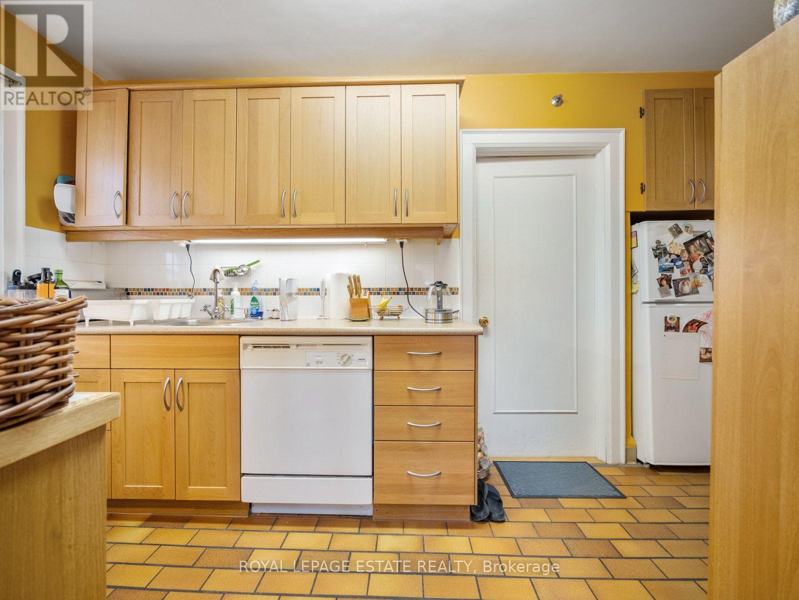2275 Queen Street E, Toronto, Ontario  M4E 1G5 - Photo 10 - E13634844