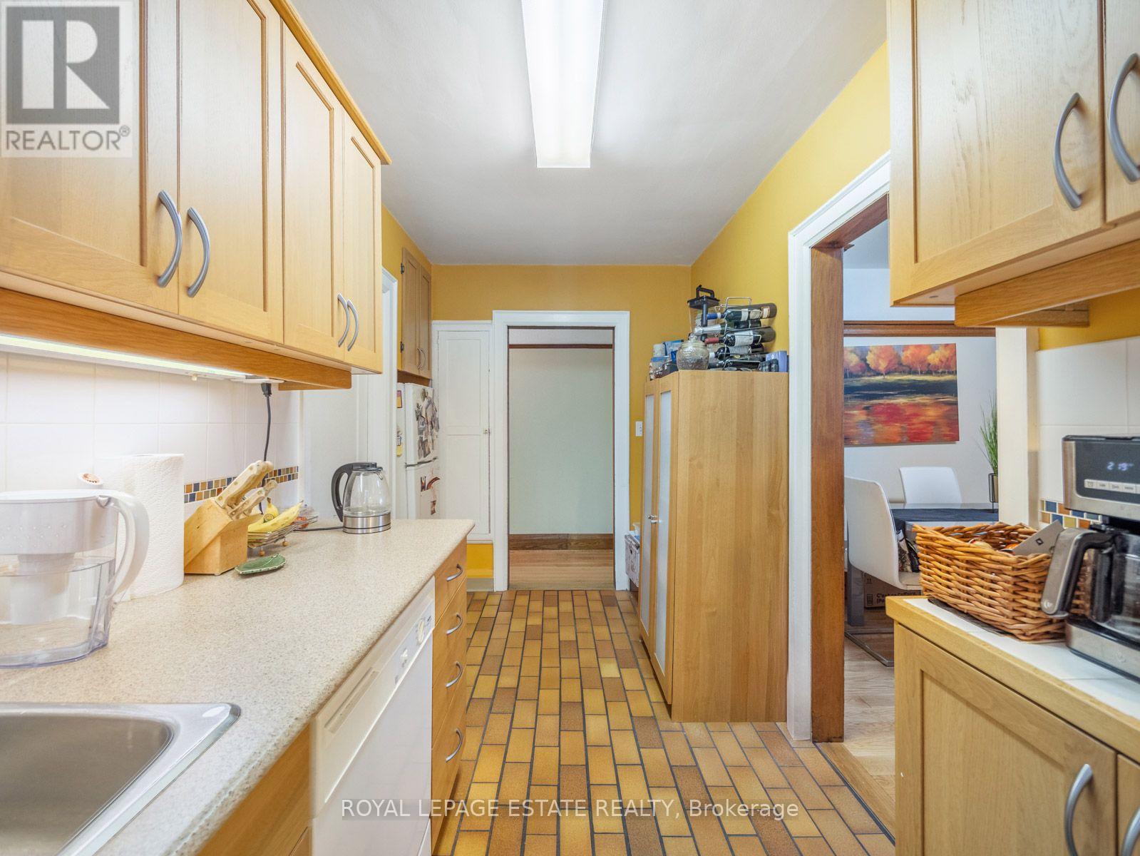 2275 Queen Street E, Toronto, Ontario  M4E 1G5 - Photo 11 - E13634844