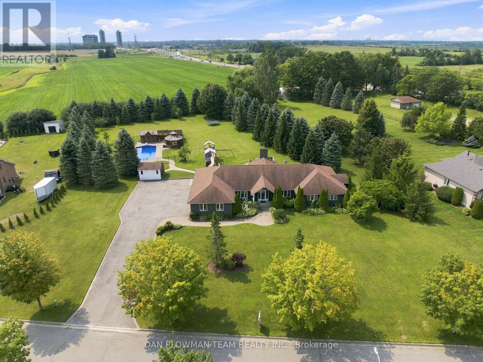 11 STEEPLEVIEW COURT, Oshawa, Ontario
