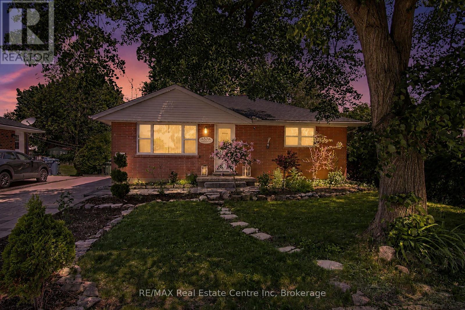 57 Vancouver Drive, Guelph, Ontario  N1E 2G1 - Photo 3 - X13634914