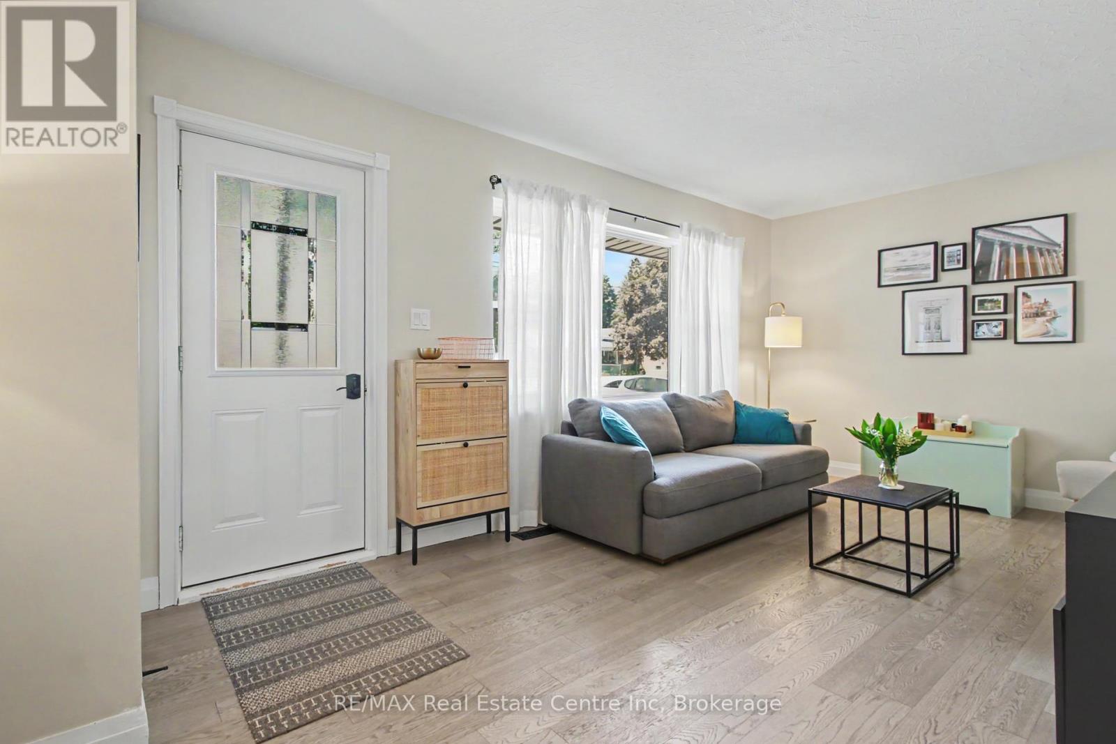 57 Vancouver Drive, Guelph, Ontario  N1E 2G1 - Photo 4 - X13634914