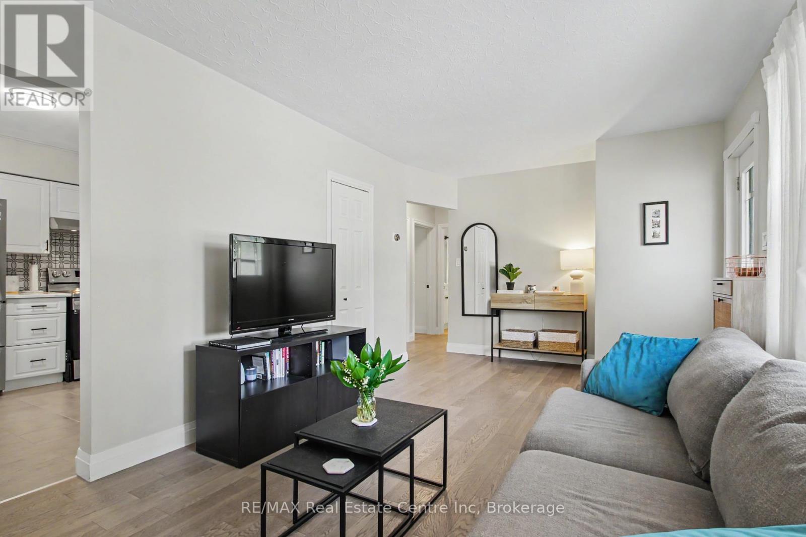 57 Vancouver Drive, Guelph, Ontario  N1E 2G1 - Photo 6 - X13634914