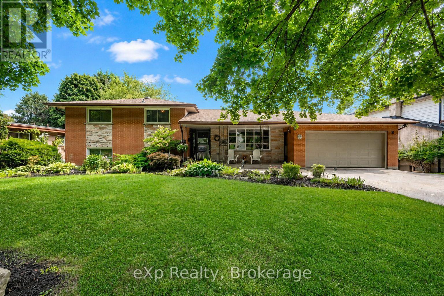 8 MALVERN CRESCENT, Guelph, Ontario