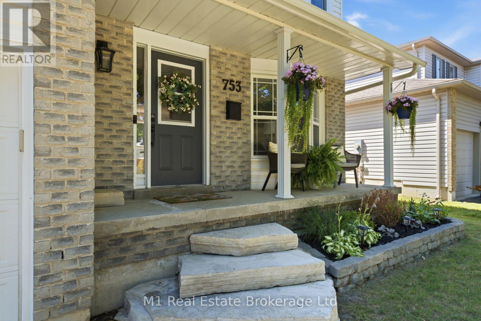 753 Woodhill Drive, Centre Wellington, Ontario  N1M 3N2 - Photo 4 - X13634962