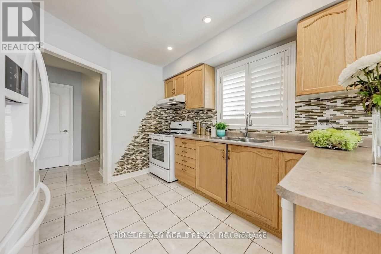 17 Zippora Drive, Richmond Hill, Ontario  L4S 2M6 - Photo 6 - N13635040