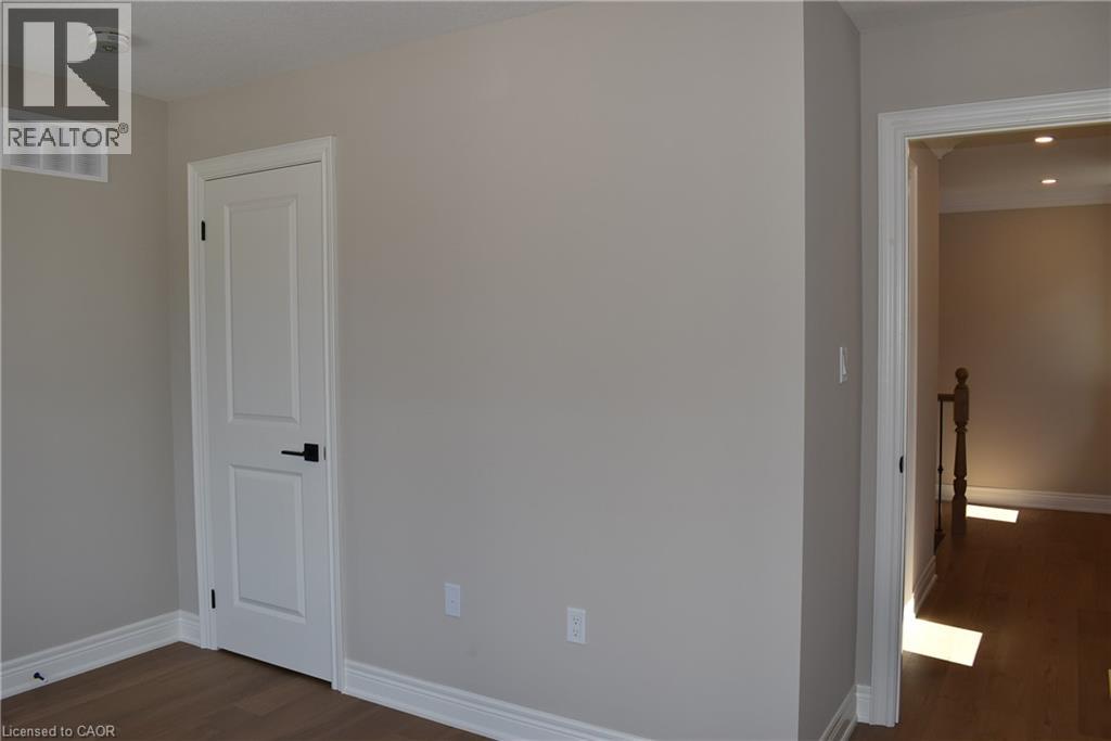 8 Dunlop Road, Hamilton, Ontario  L9B 1J6 - Photo 29 - 40701722