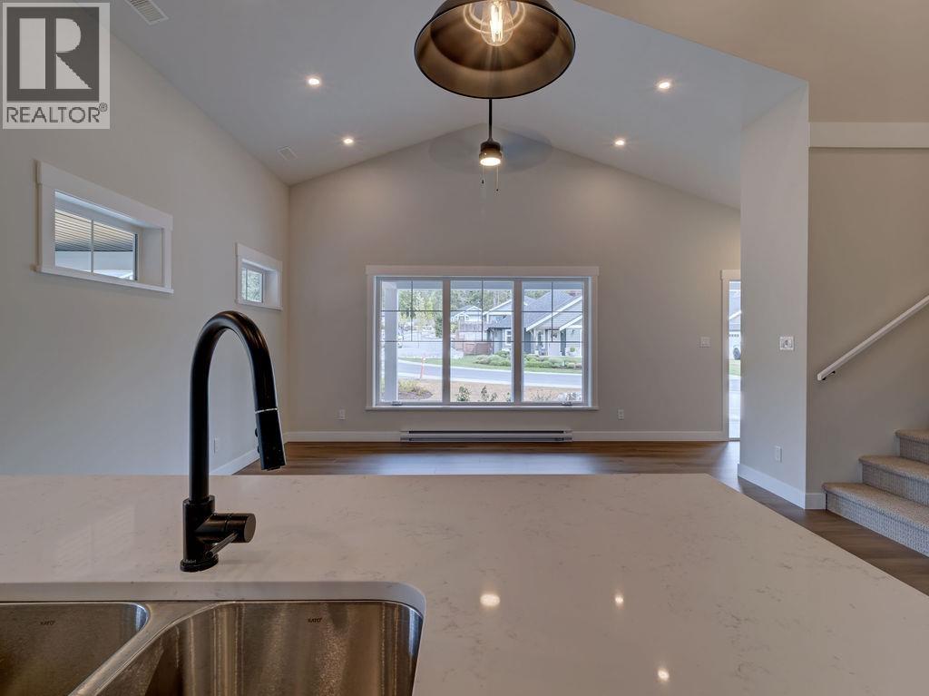 1051 Celia Crescent, Gibsons, British Columbia  V0N 1V7 - Photo 11 - R3118439