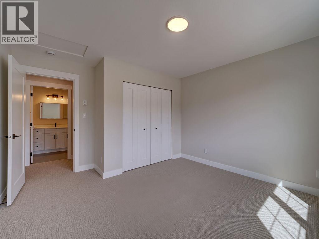 1051 Celia Crescent, Gibsons, British Columbia  V0N 1V7 - Photo 33 - R3118439