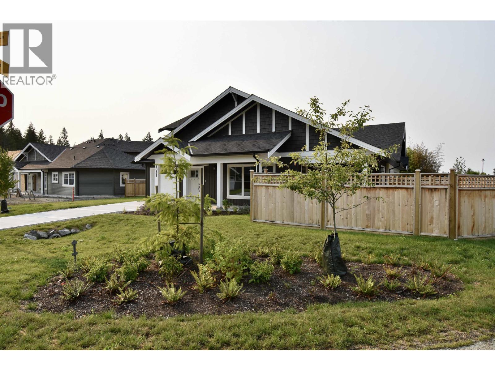 1051 Celia Crescent, Gibsons, British Columbia  V0N 1V7 - Photo 2 - R3118439