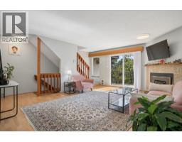 4 220 W 16TH STREET, North Vancouver, British Columbia
