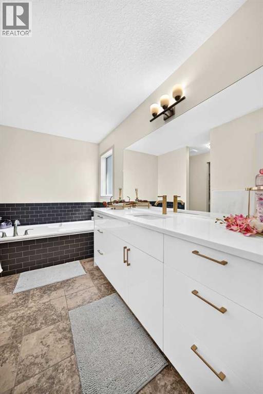 279 Copperpond Circle SE, Calgary, Alberta T2Z 0R4 - Photo 18 - A2329183