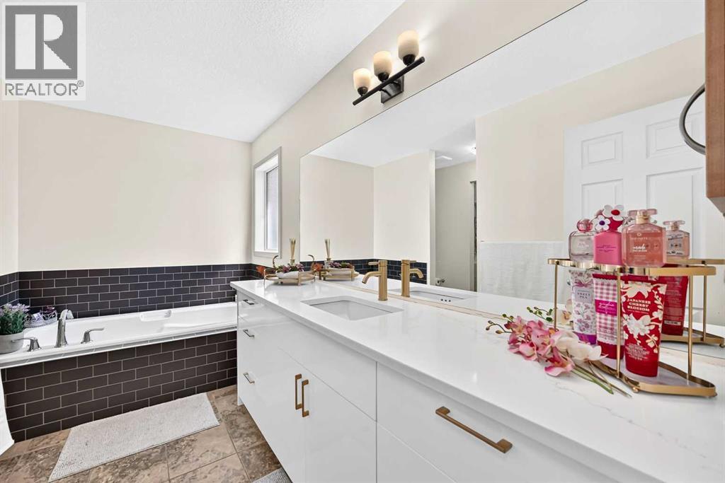 279 Copperpond Circle SE, Calgary, Alberta T2Z 0R4 - Photo 17 - A2329183