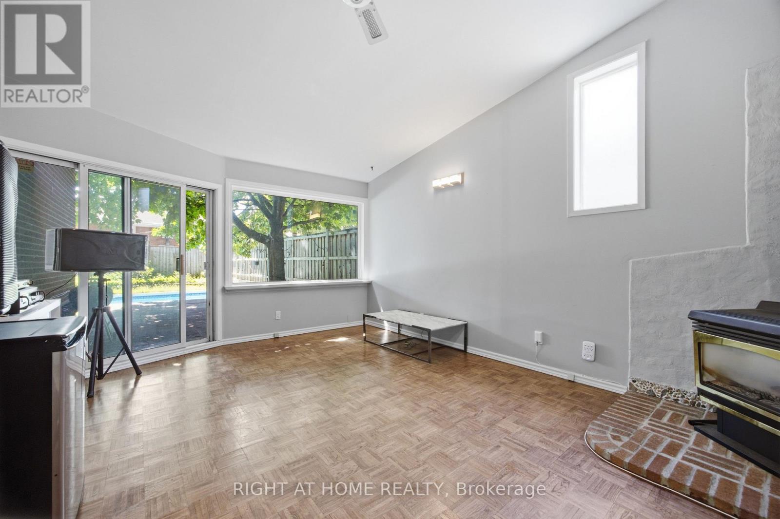 45 Faversham Crescent, Toronto, Ontario  M9C 3X7 - Photo 16 - W13634818