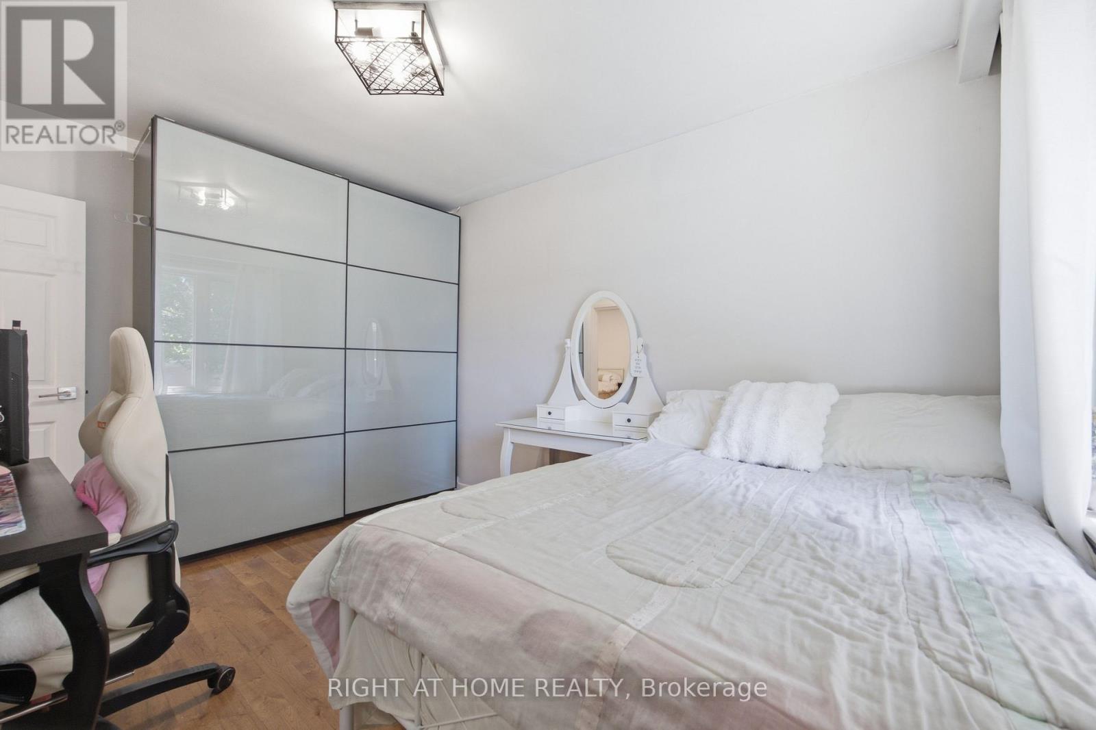 45 Faversham Crescent, Toronto, Ontario  M9C 3X7 - Photo 18 - W13634818