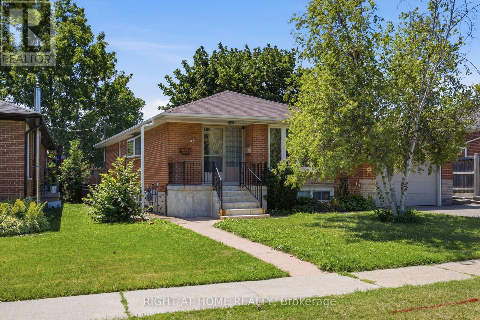 45 Faversham Crescent, Toronto, Ontario  M9C 3X7 - Photo 2 - W13634818