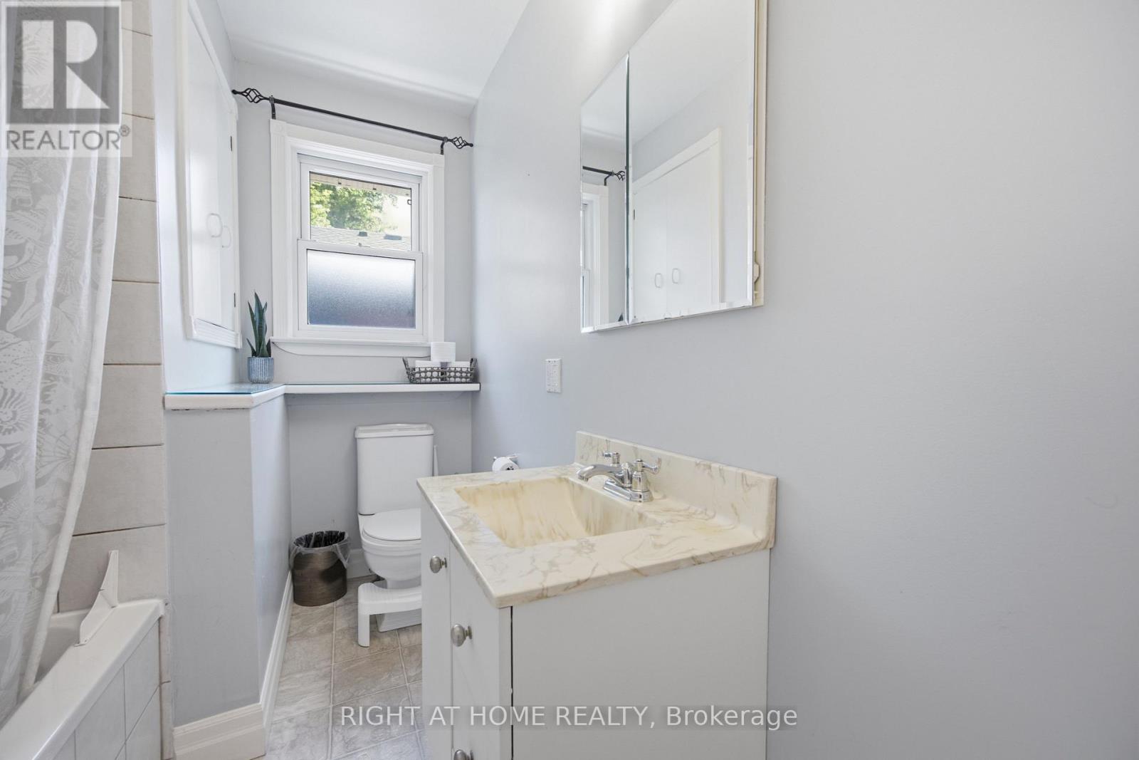 45 Faversham Crescent, Toronto, Ontario  M9C 3X7 - Photo 22 - W13634818