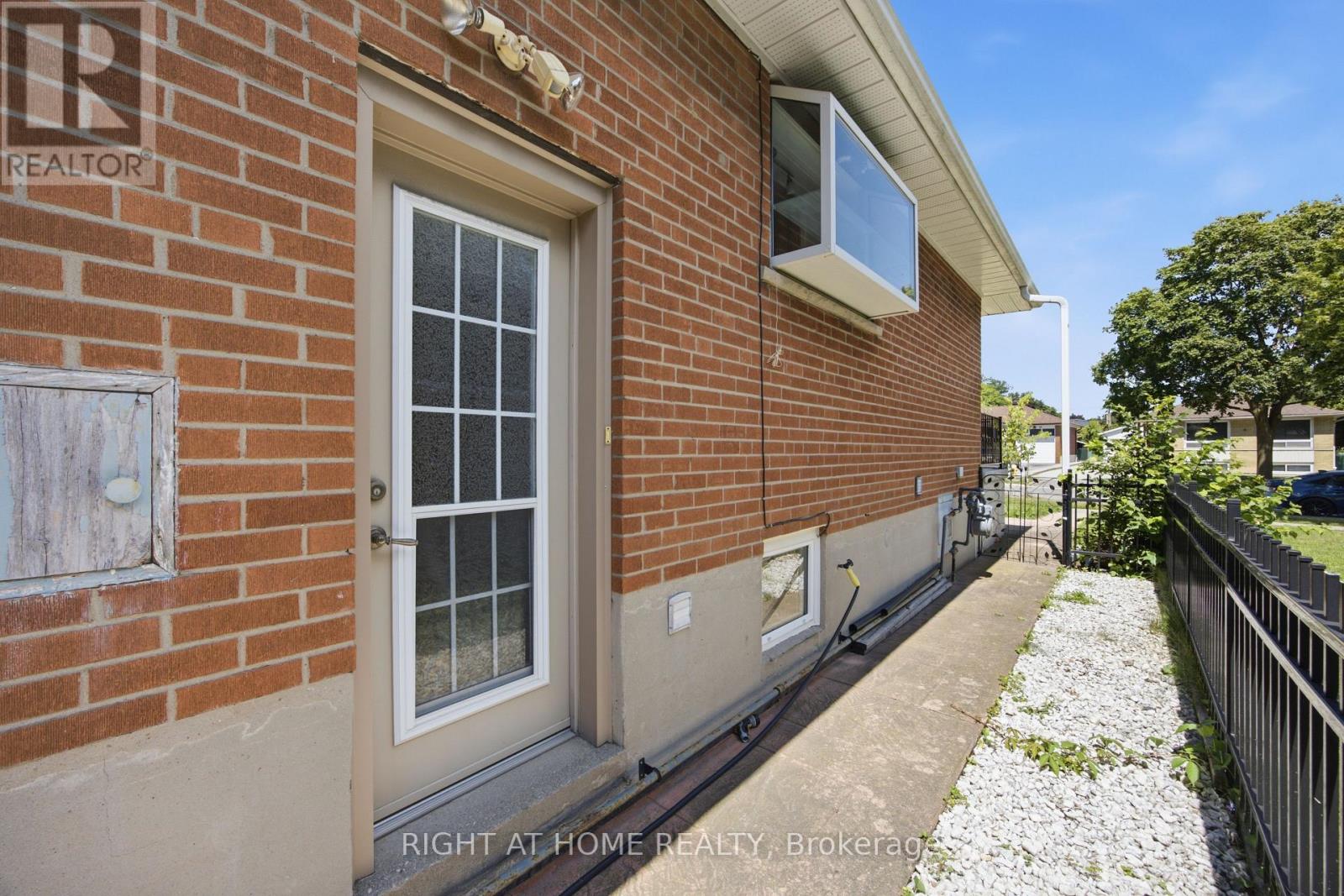 45 Faversham Crescent, Toronto, Ontario  M9C 3X7 - Photo 34 - W13634818