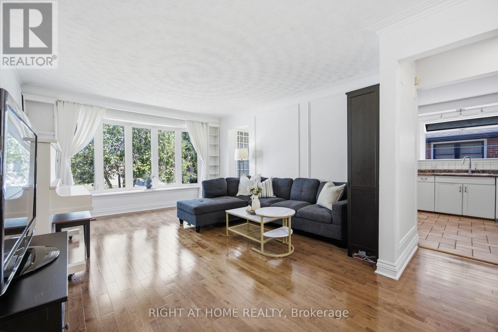 45 Faversham Crescent, Toronto, Ontario  M9C 3X7 - Photo 6 - W13634818