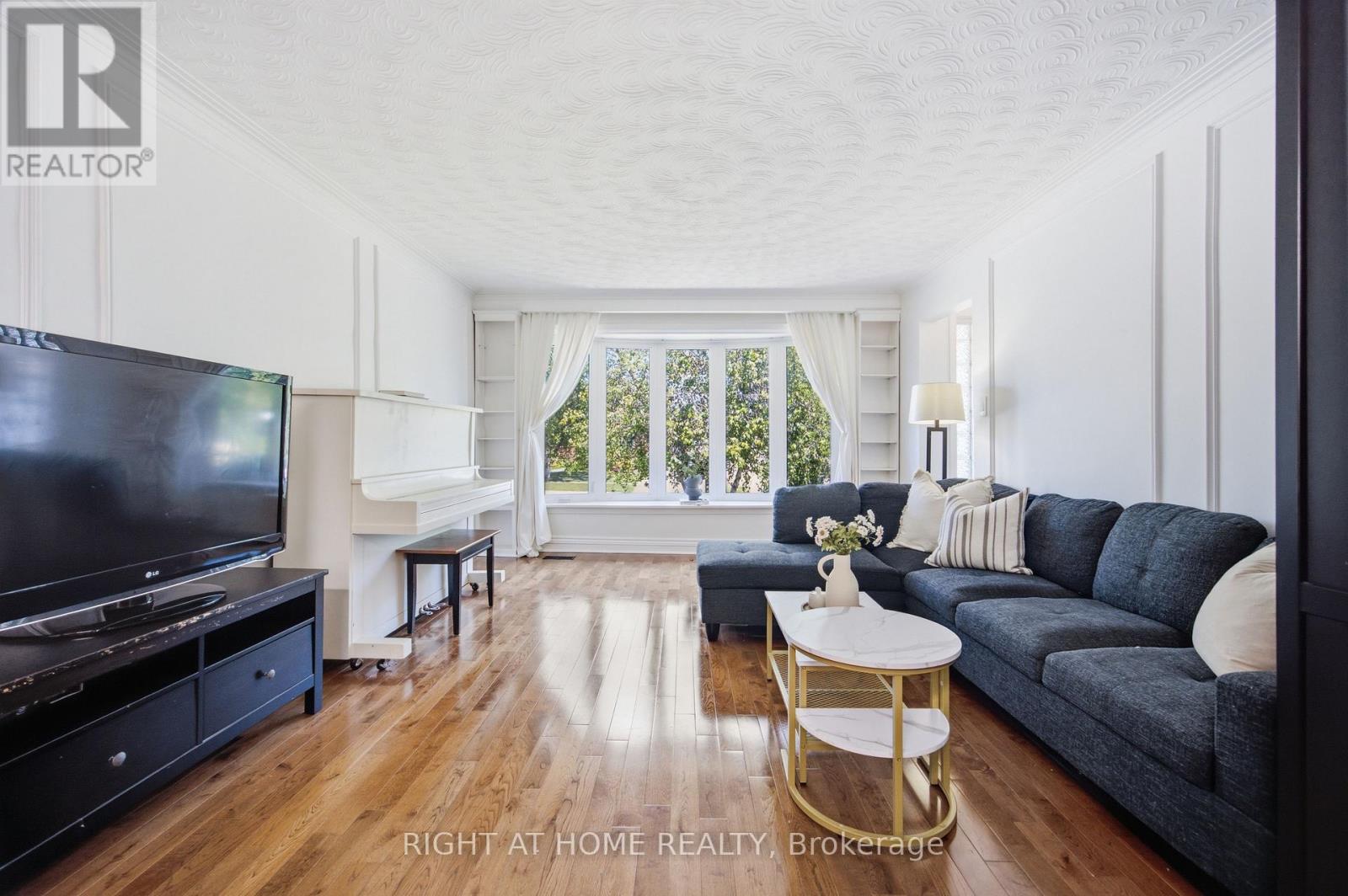 45 Faversham Crescent, Toronto, Ontario  M9C 3X7 - Photo 7 - W13634818