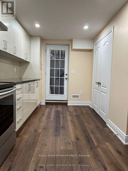 36 Ferncastle Crescent, Brampton, Ontario  L7A 3P3 - Photo 4 - W13634826