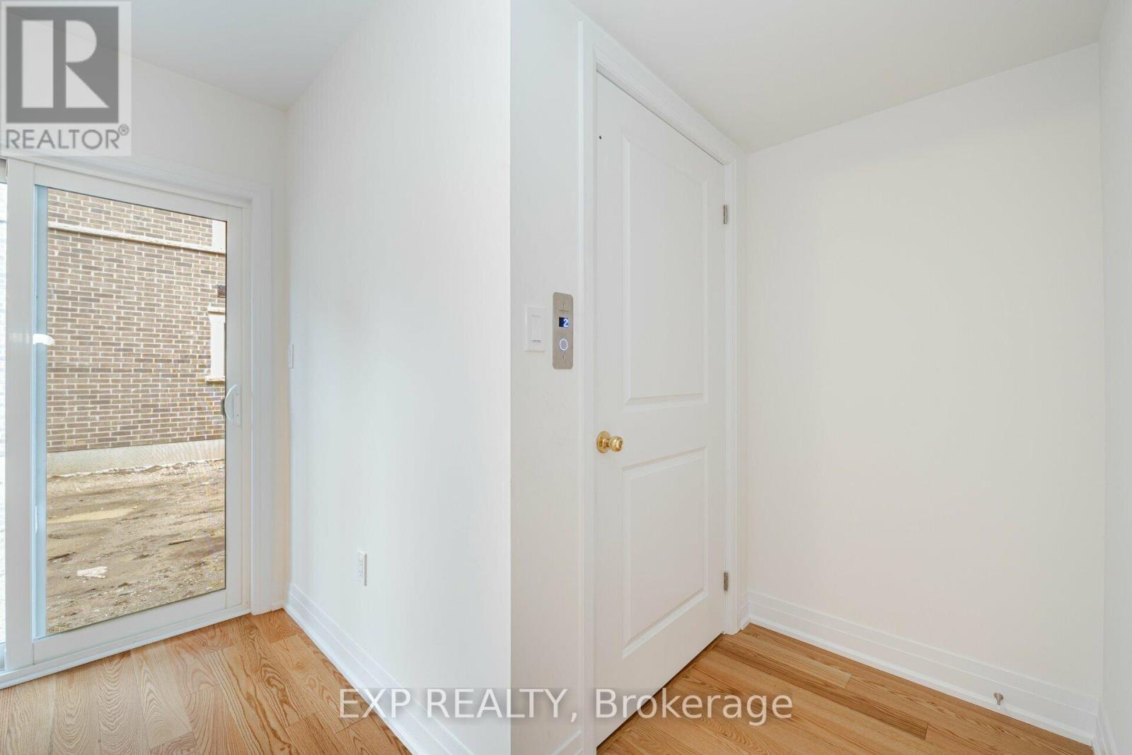 209 Wyndham Street, Mississauga, Ontario  L5M 2S5 - Photo 11 - W13634936