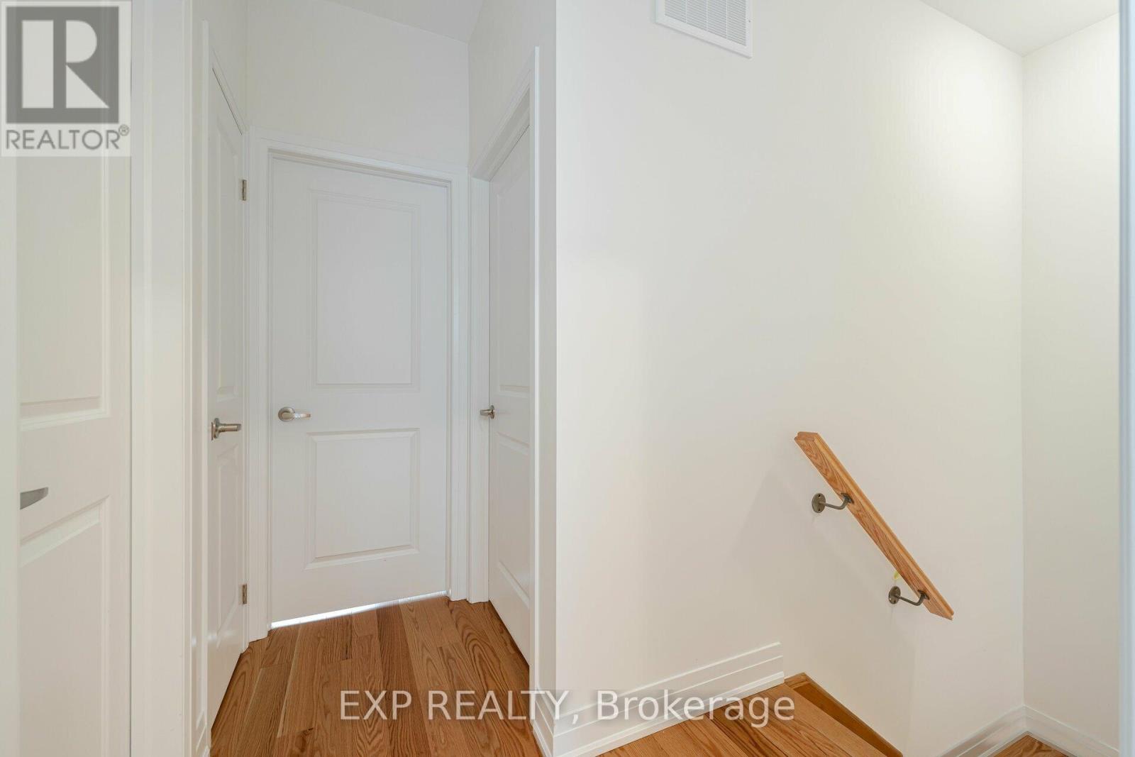 209 Wyndham Street, Mississauga, Ontario  L5M 2S5 - Photo 18 - W13634936