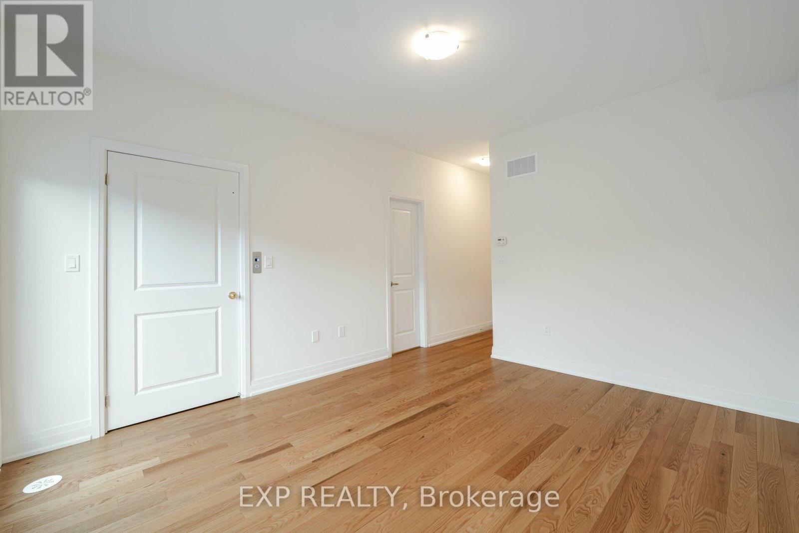209 Wyndham Street, Mississauga, Ontario  L5M 2S5 - Photo 21 - W13634936