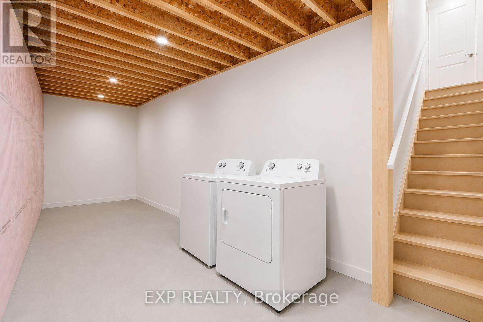209 Wyndham Street, Mississauga, Ontario  L5M 2S5 - Photo 32 - W13634936