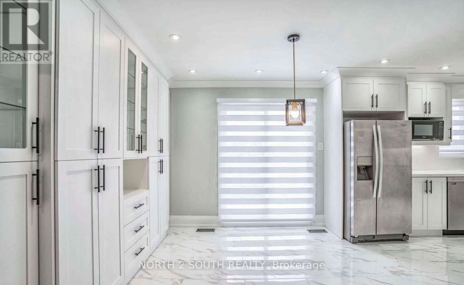 Upper - 37 Loire Court, Toronto, Ontario M9V 4Z7 - Photo 16 - W13634986