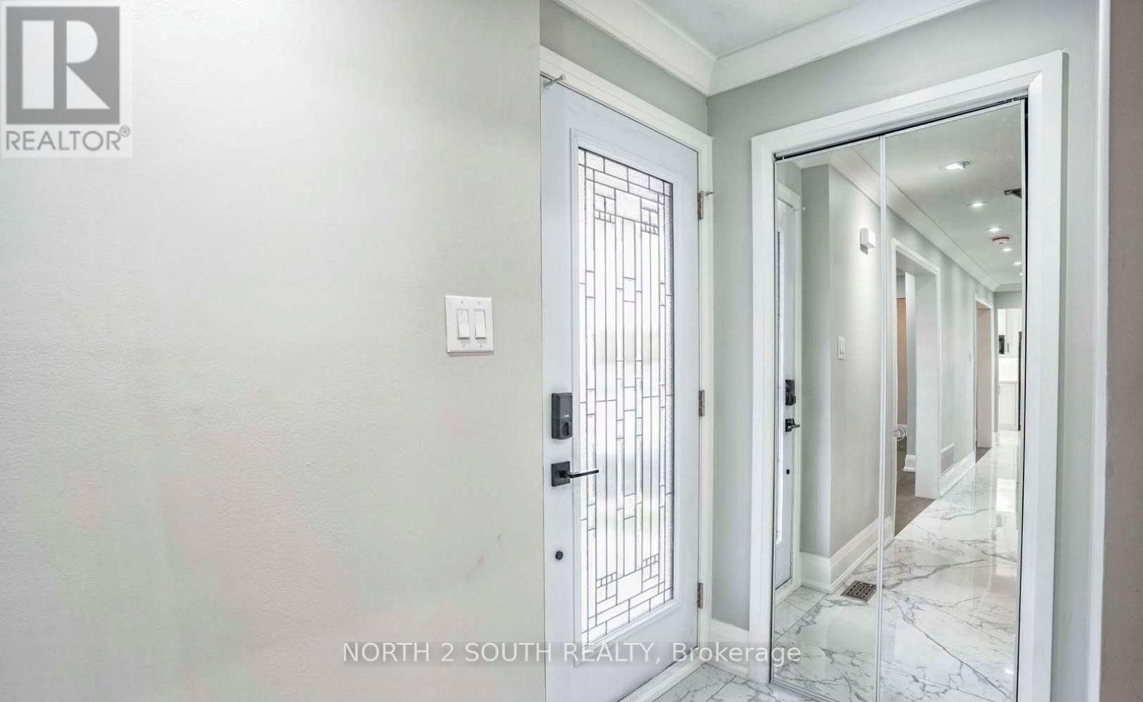 Upper - 37 Loire Court, Toronto, Ontario M9V 4Z7 - Photo 5 - W13634986