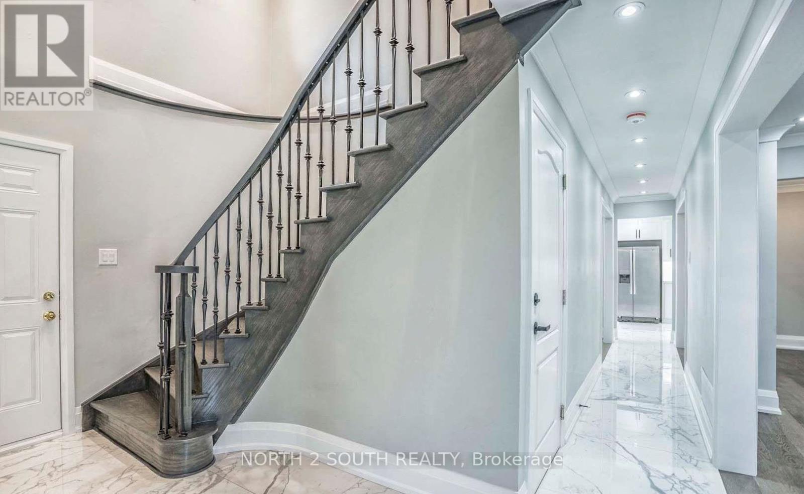 Upper - 37 Loire Court, Toronto, Ontario M9V 4Z7 - Photo 6 - W13634986