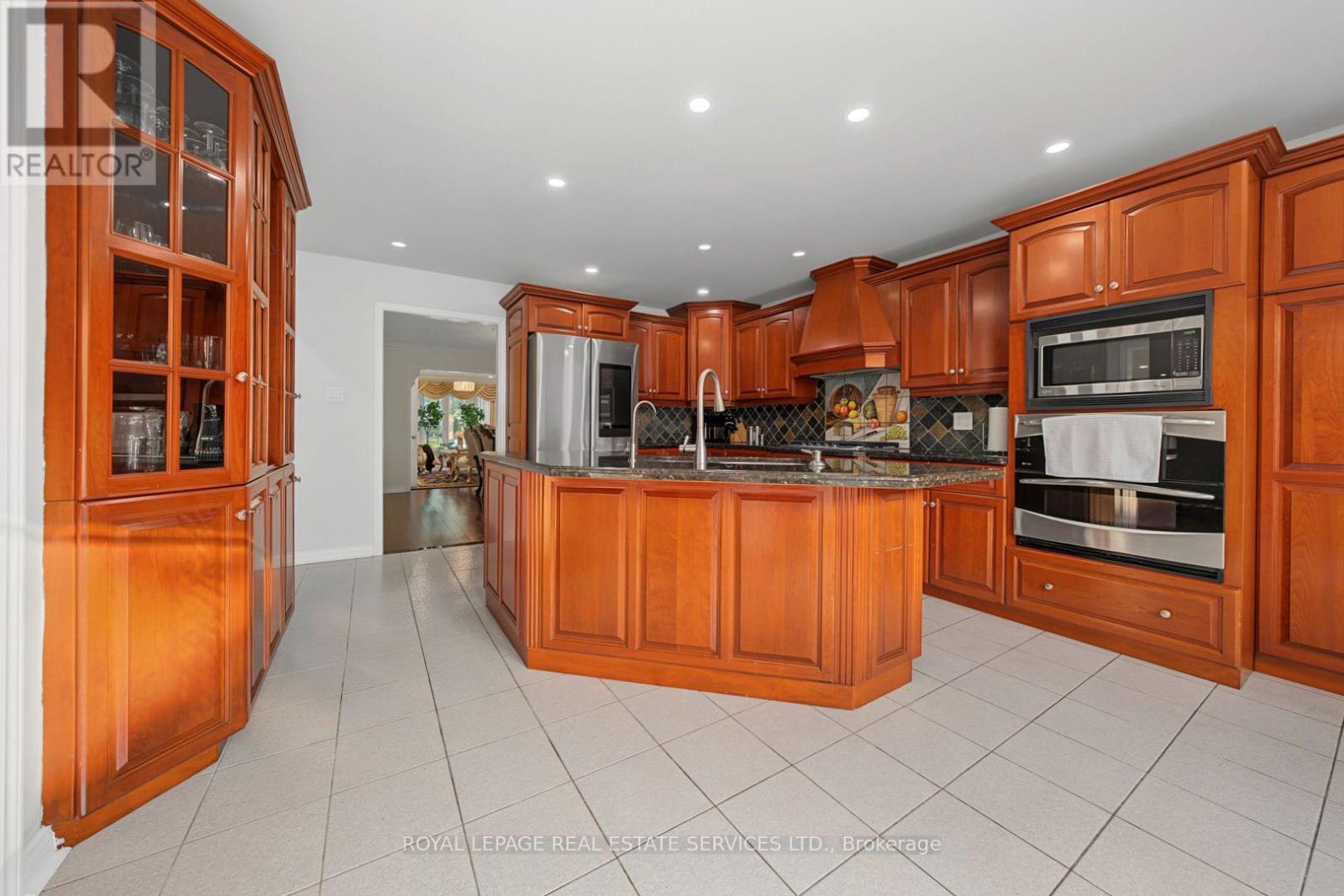 2143 Brays Lane, Oakville, Ontario  L6M 2T2 - Photo 9 - W13635026