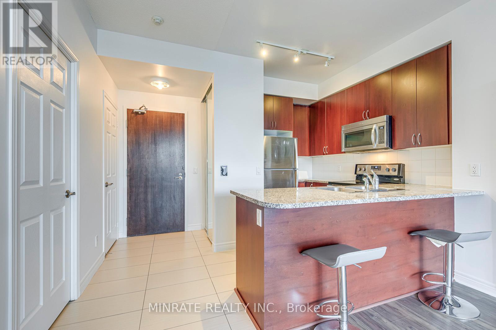 309 - 339 Rathburn Road W, Mississauga, Ontario  L5B 0K6 - Photo 4 - W13635078