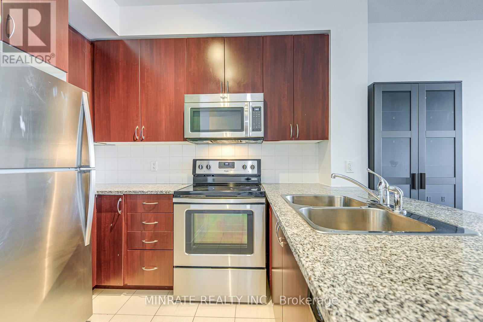 309 - 339 Rathburn Road W, Mississauga, Ontario  L5B 0K6 - Photo 5 - W13635078