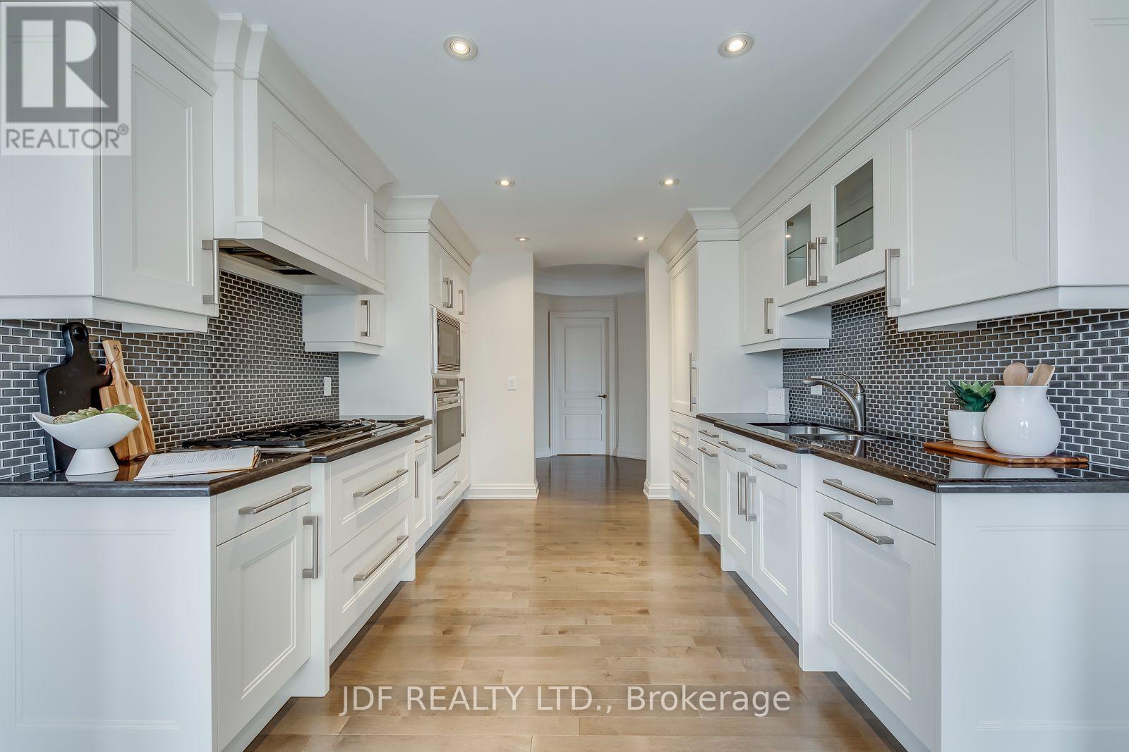 402 - 111 Forsythe Street, Oakville, Ontario  L6K 3J9 - Photo 12 - W13635096