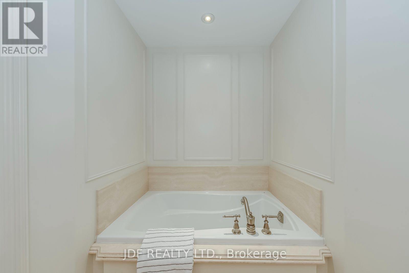 402 - 111 Forsythe Street, Oakville, Ontario  L6K 3J9 - Photo 21 - W13635096