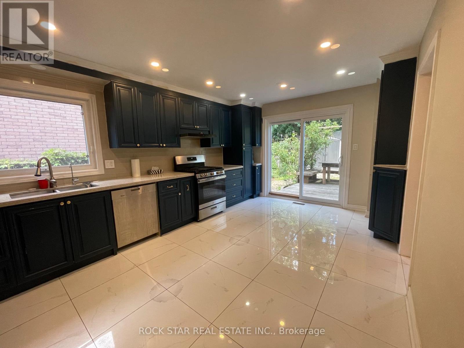 106 Milbourne Crescent, Oakville, Ontario  L6H 5P1 - Photo 10 - W13635110