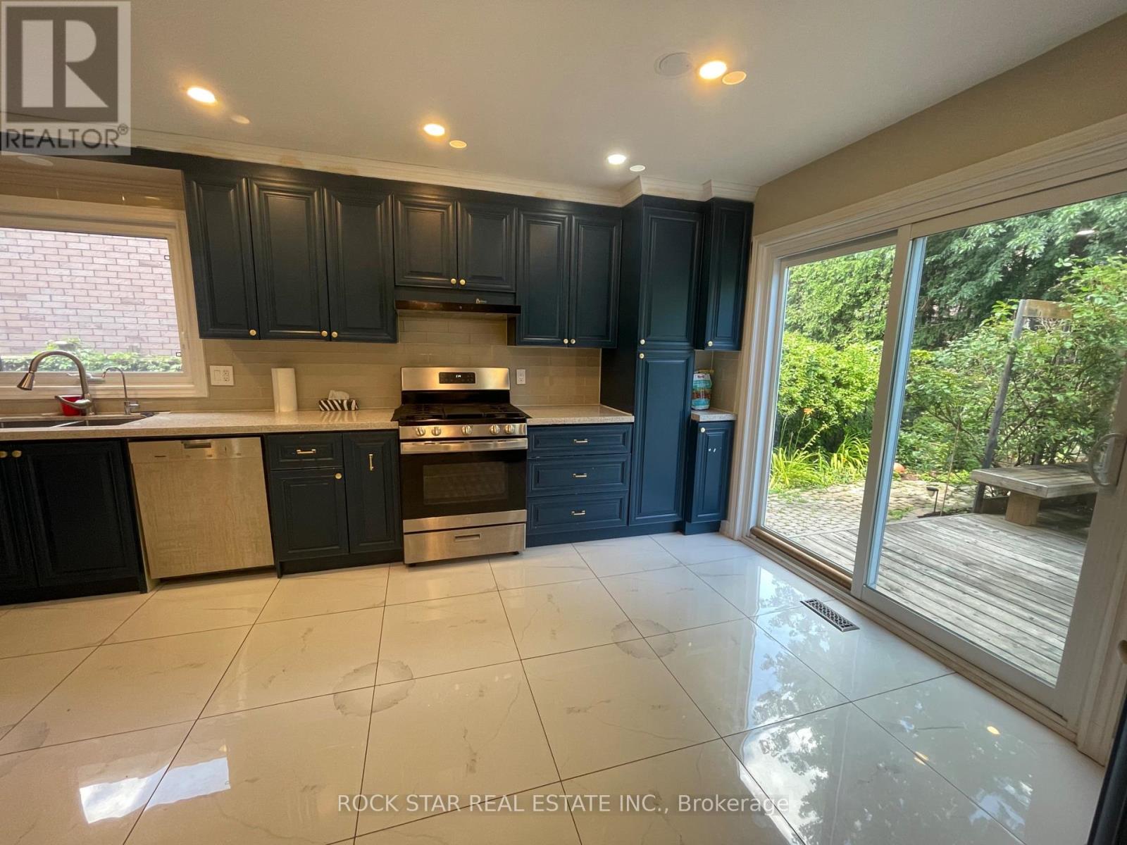 106 Milbourne Crescent, Oakville, Ontario  L6H 5P1 - Photo 11 - W13635110