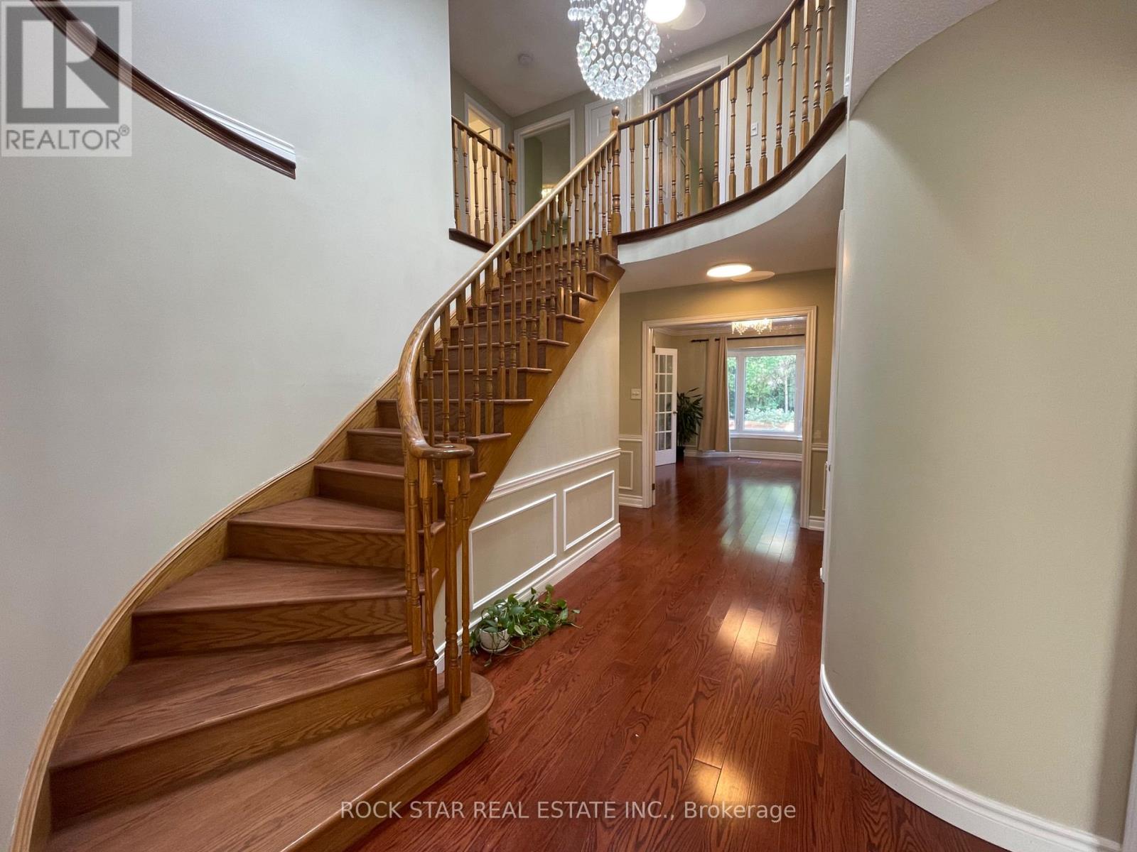 106 Milbourne Crescent, Oakville, Ontario  L6H 5P1 - Photo 3 - W13635110
