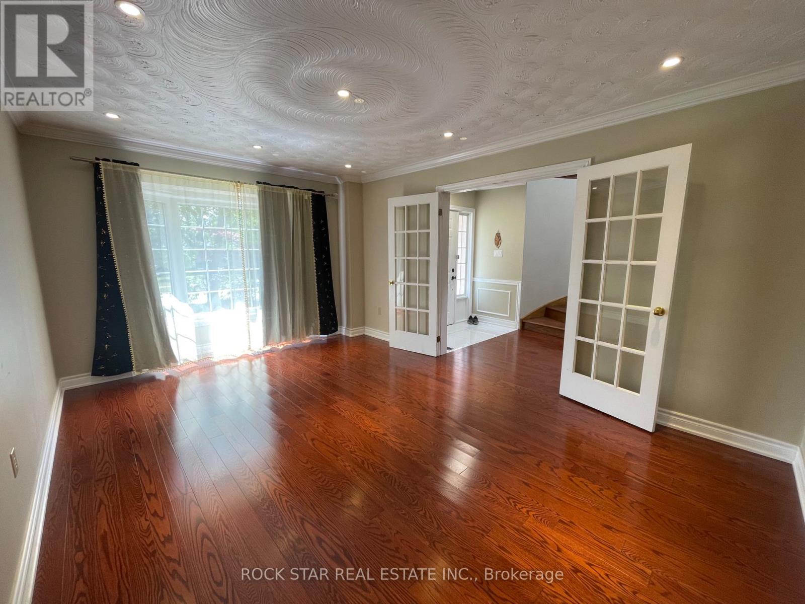 106 Milbourne Crescent, Oakville, Ontario  L6H 5P1 - Photo 4 - W13635110