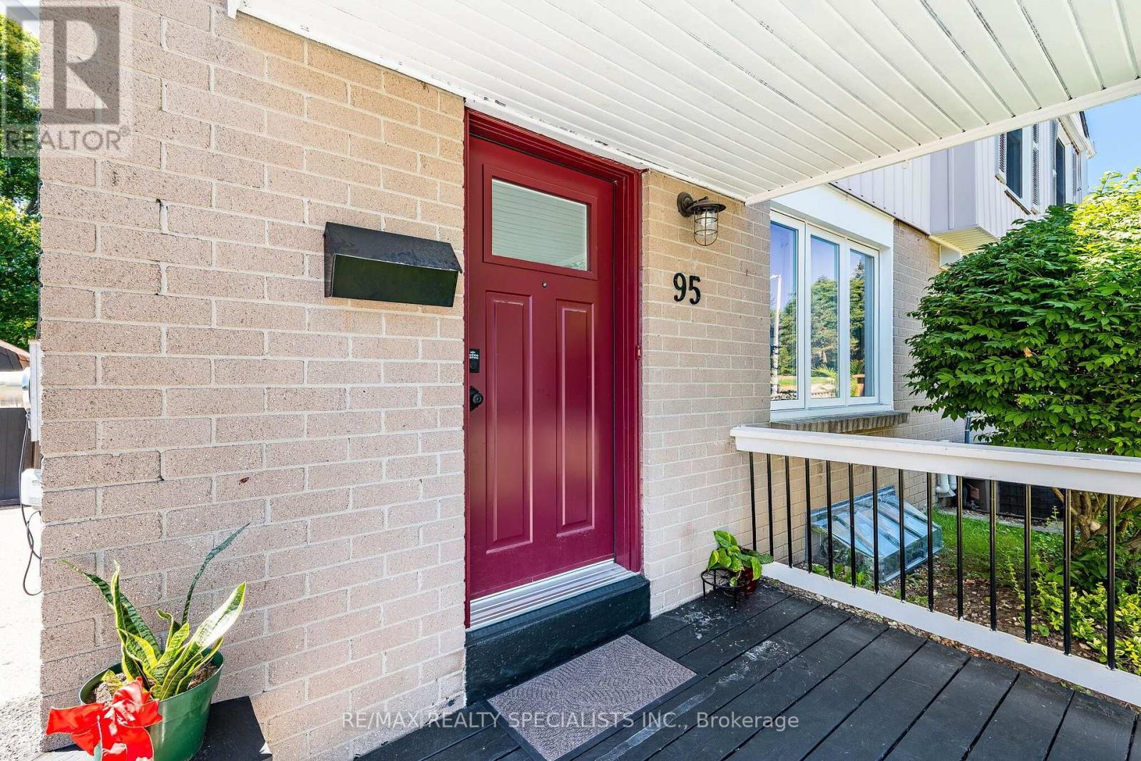 95 Hadati Road, Guelph, Ontario  N1E 6G9 - Photo 3 - X13634938