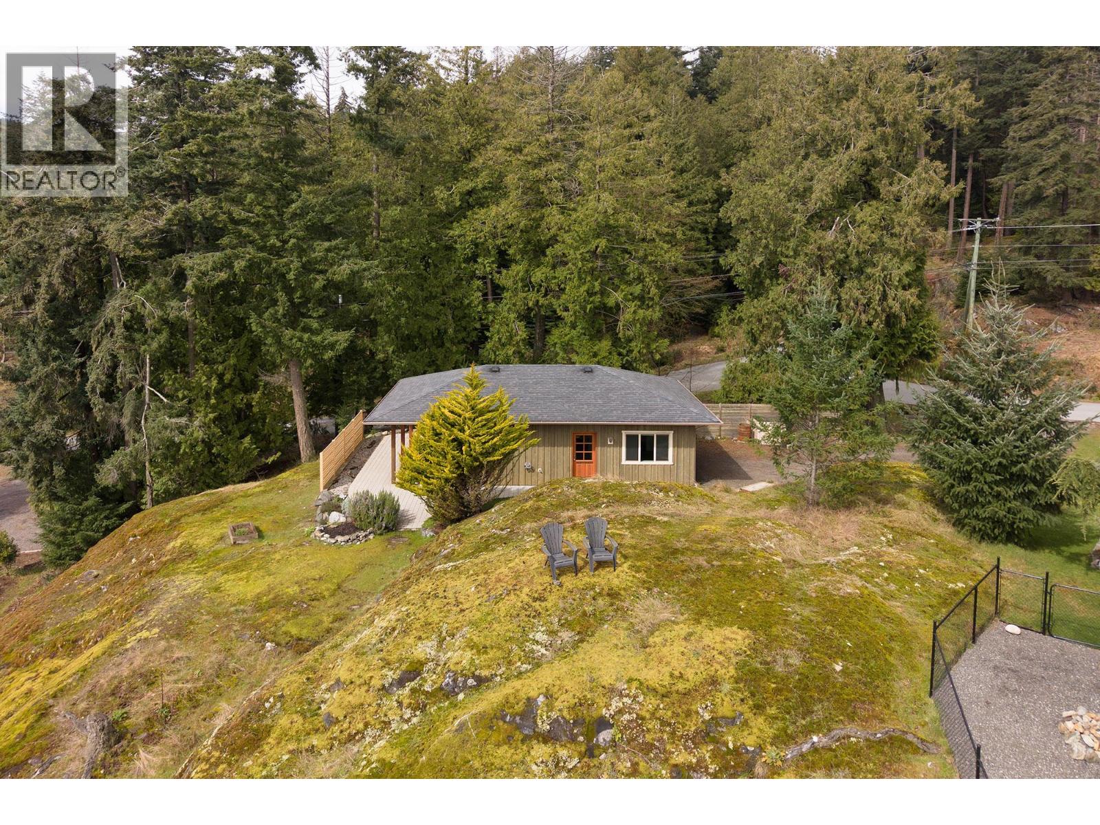 879 Seymour Bay Drive, Bowen Island, British Columbia V0N 1G1 - Photo 2 - R3111068