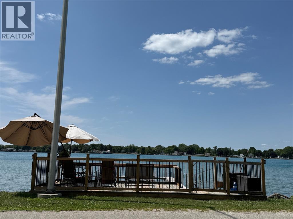 2024 River Road, Wallaceburg, Ontario  N8A 4K9 - Photo 4 - 26018287