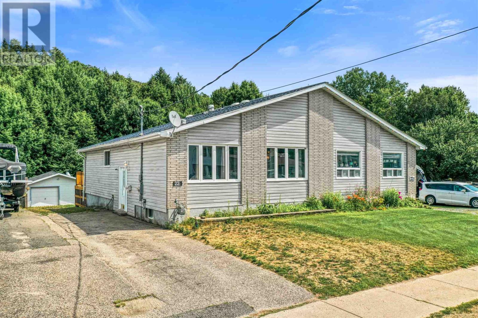 22a Ottawa Ave, Elliot Lake, Ontario  P5A 2P1 - Photo 2 - SM262039
