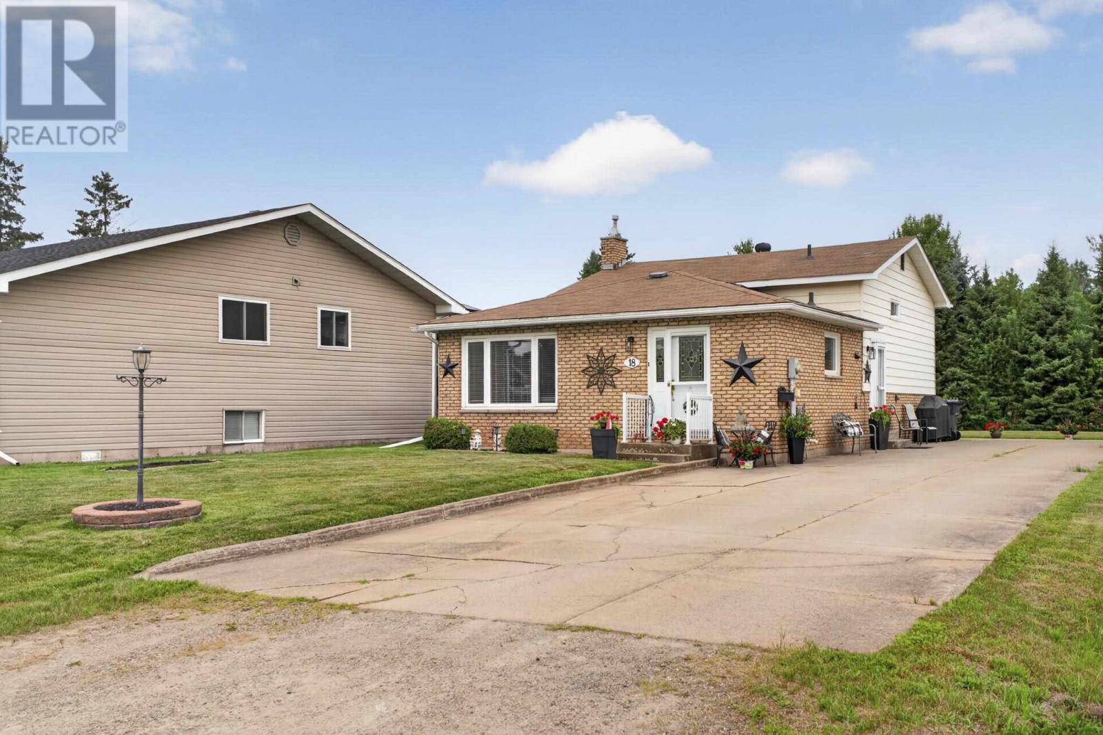18 Wright St, Sault Ste. Marie, Ontario P6C 6A5 - Photo 3 - SM262040