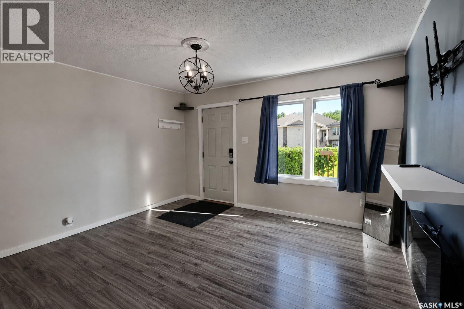 838 3rd Street E, Prince Albert, Saskatchewan  S6V 0H9 - Photo 2 - SK044415