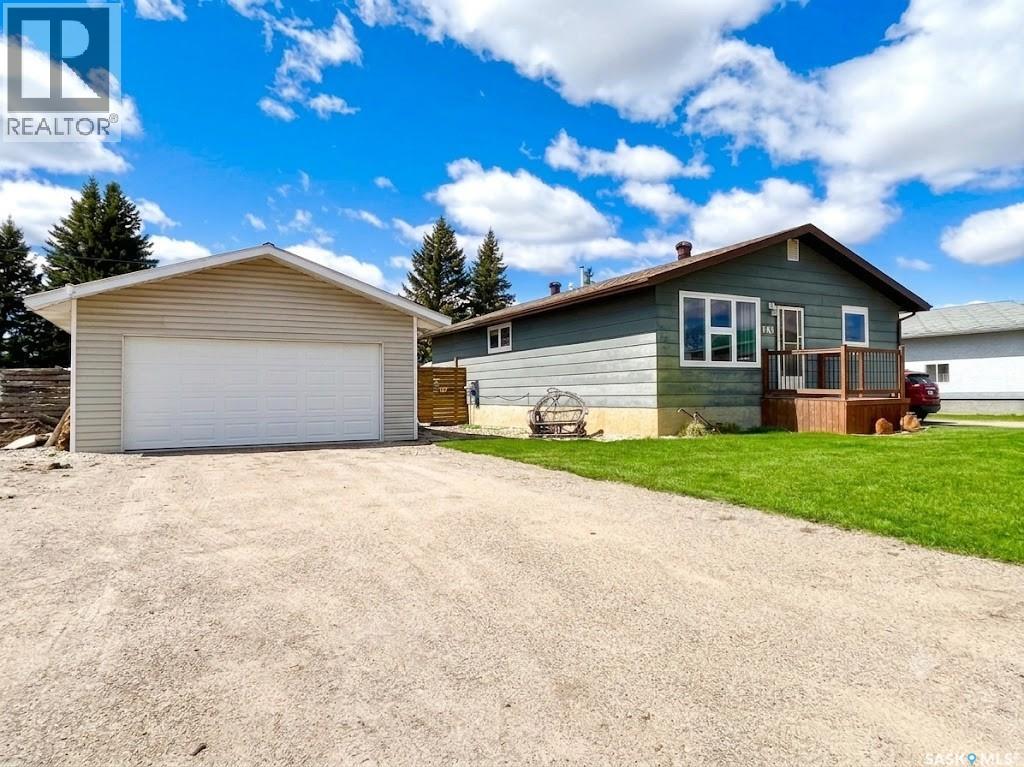 404 5th Street N, Nipawin, Saskatchewan  S0E 1E0 - Photo 2 - SK034645
