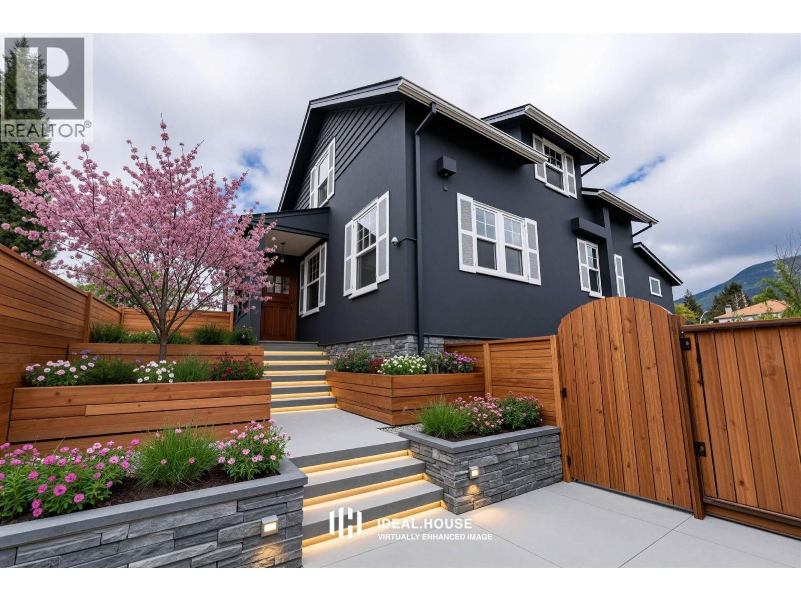 264 W QUEENS ROAD, North Vancouver, British Columbia
