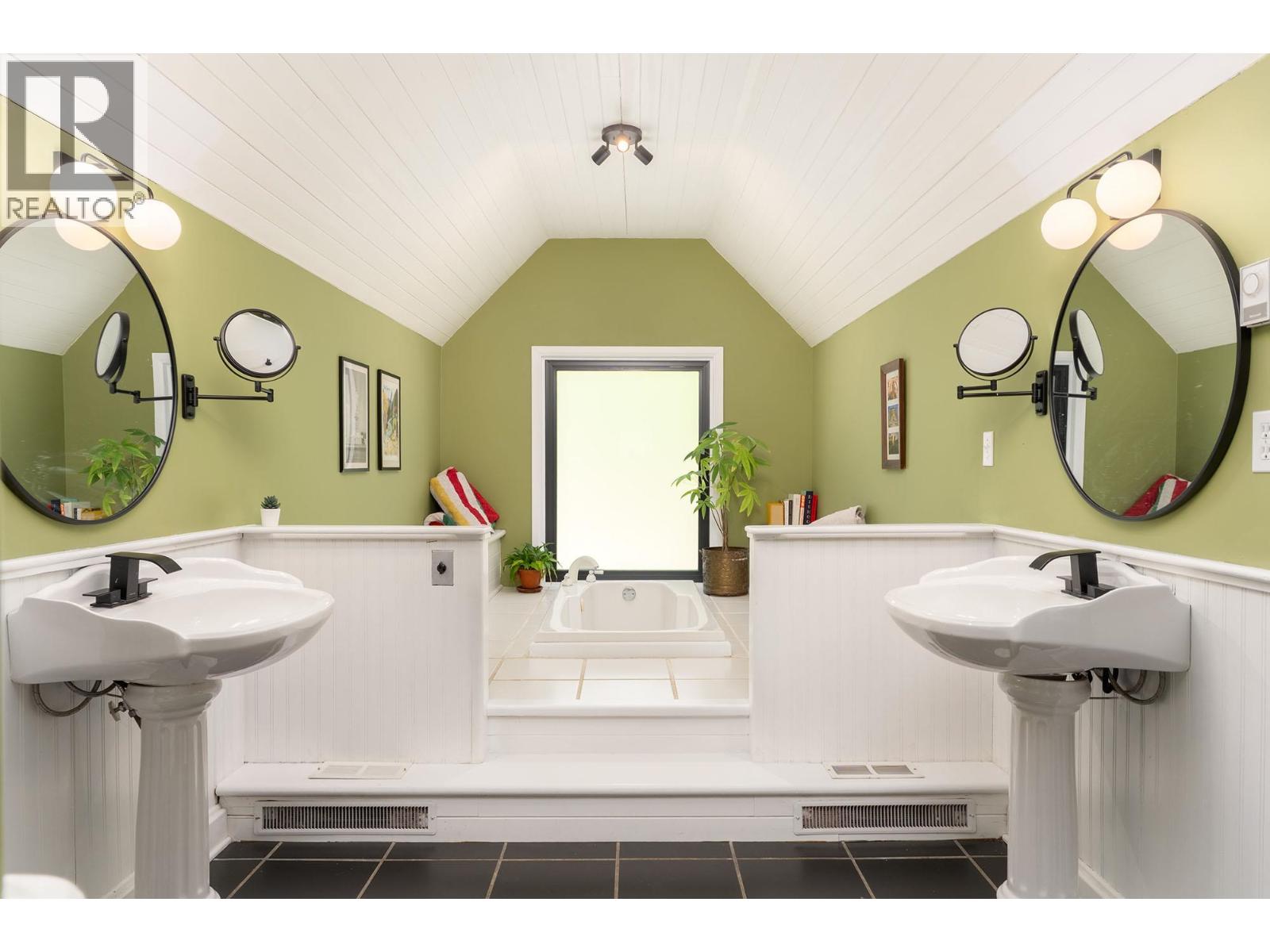 342 Creek Road, Bowen Island, British Columbia V0N 1G1 - Photo 17 - R3127970